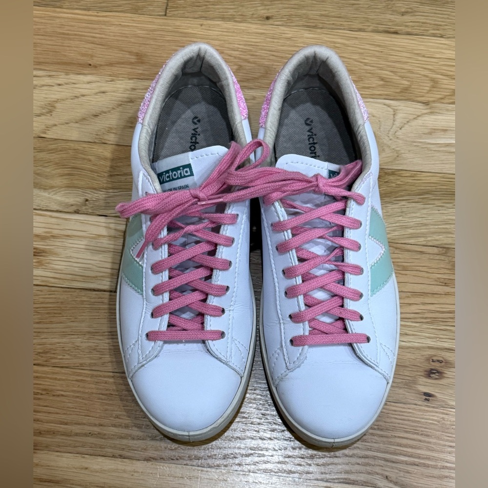 Victoria Sneakers, size 39